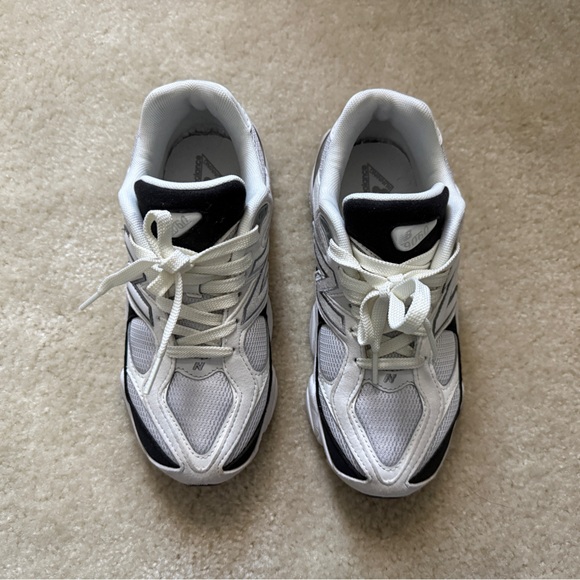 New Balance 9060 (size 4 in boys, fits women size 6-6.5) - excellent condition - Picture 2 of 5